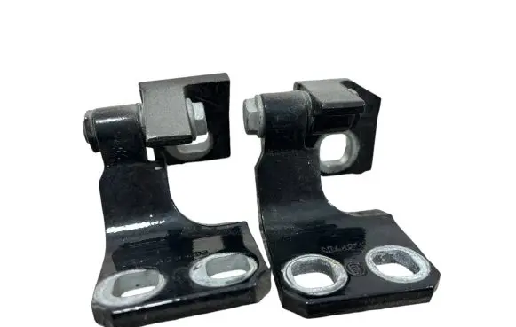 Jeep Renegade Rear door hinge set A048901