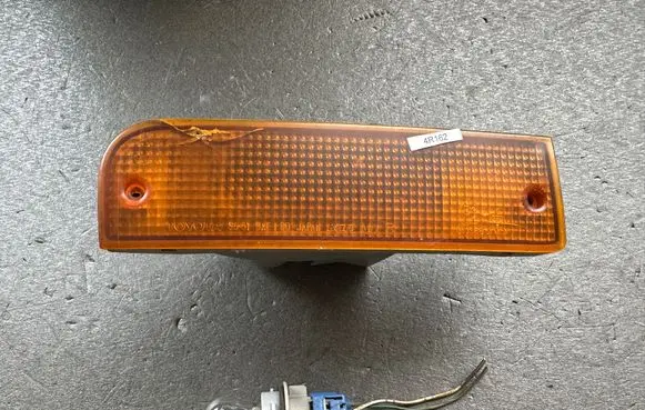 Toyota 4 Runner N120 N130 Front bumper turn signal 8151035070 8151135070 9913211210