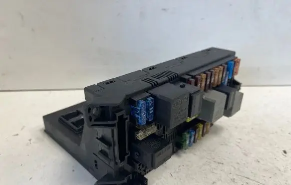 Mercedes-Benz CLS C219 Fuse module 2115457701