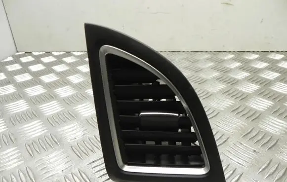 Honda CR-V Rear air vent grill 77615T0AA0 T8583