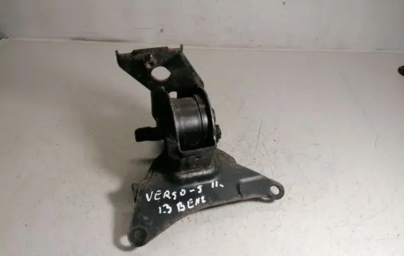Toyota Verso-S Engine mount bracket