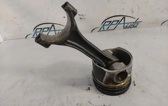 Volkswagen Golf VII Piston with connecting rod 79L121