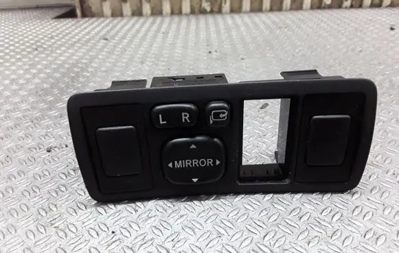 Toyota Avensis T250 Wing mirror switch 183575