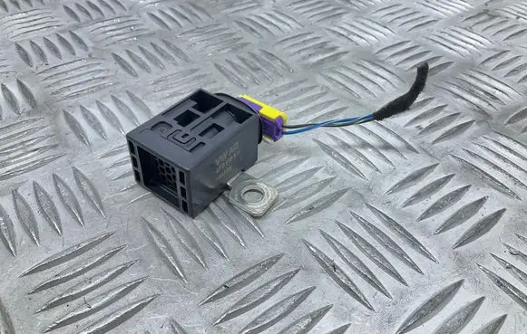 Audi A1 Battery relay fuse 4F0915519