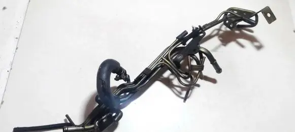 Nissan Primera Fuel line pipe