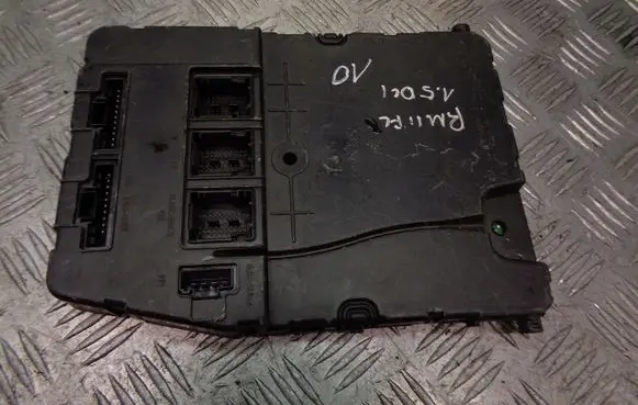 Renault Megane II High voltage junction box 8200433200