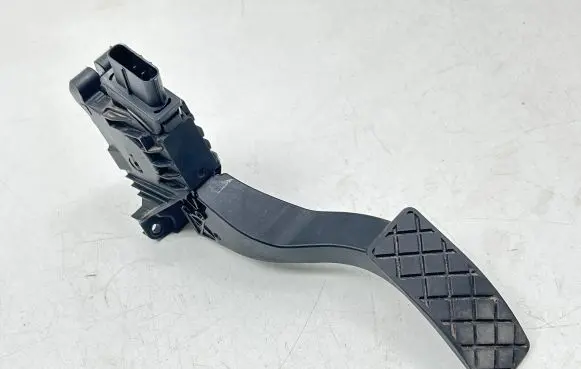 Skoda Octavia Mk3 (5E) Accelerator throttle pedal 5Q1723503H 6PV01062111