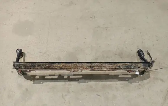 Volvo V50 Radiator mount bracket