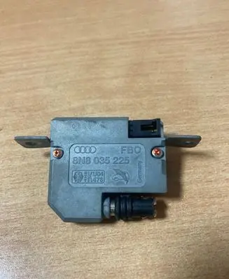 Audi TT Mk1 Aerial antenna amplifier 8N8035225
