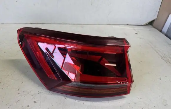 Volkswagen Touareg III Rear/tail lights 760945207a