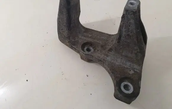 Peugeot 508 Engine mounting bracket 9660142480