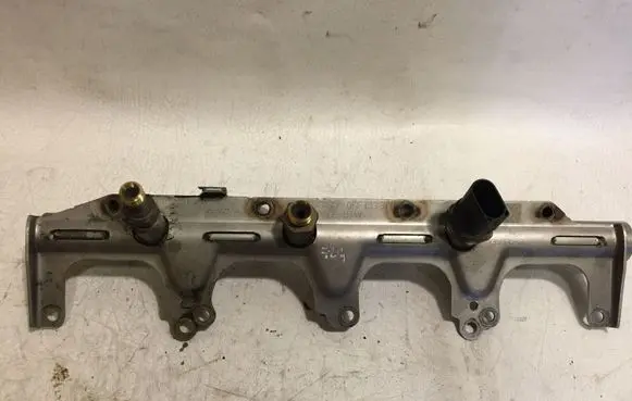 Audi A3 S3 A3 Sportback 8P Fuel injector supply line/pipe 06F1333171 2900902761