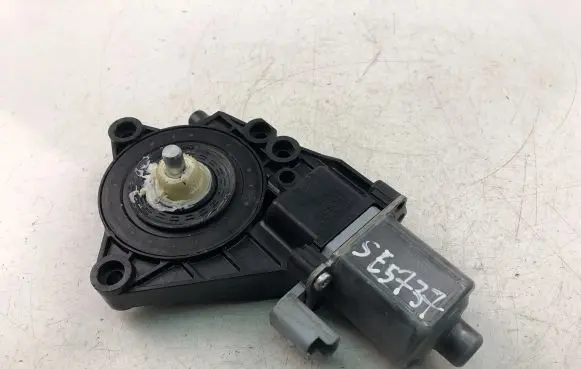 Hyundai ix20 Front door window regulator motor 834501P000