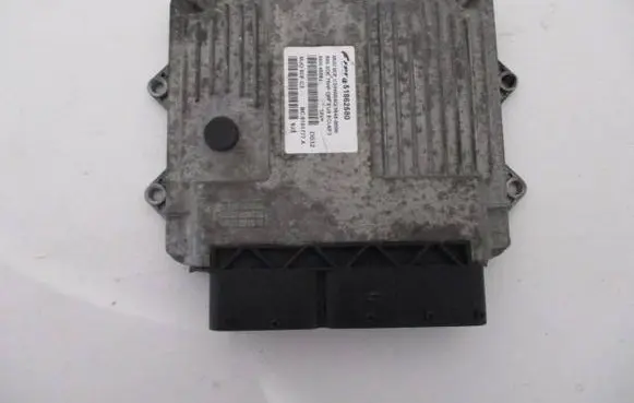 Fiat 500 Engine control unit/module 51862580 MJD8DFC2 80H4939J