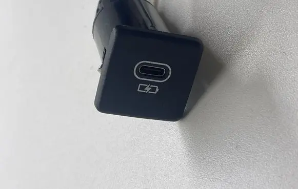 Land Rover Discovery Sport USB socket connector M8E219010CA XGGT3 20210216