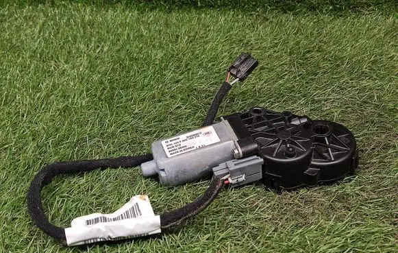 Hyundai Sonata Seat adjustment motor 885843S000 3H03B9872