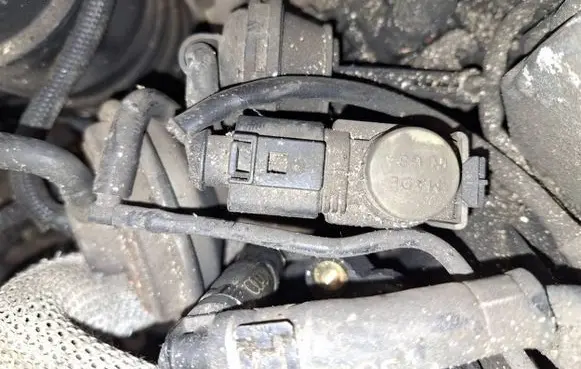 Audi A6 S6 C6 4F Turbo solenoid valve mt2