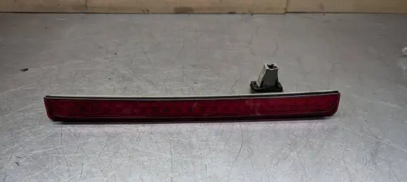 Third/center stoplight