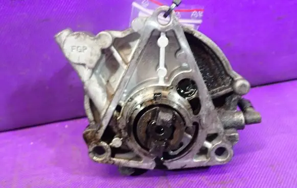 Opel Vectra C Vacuum pump