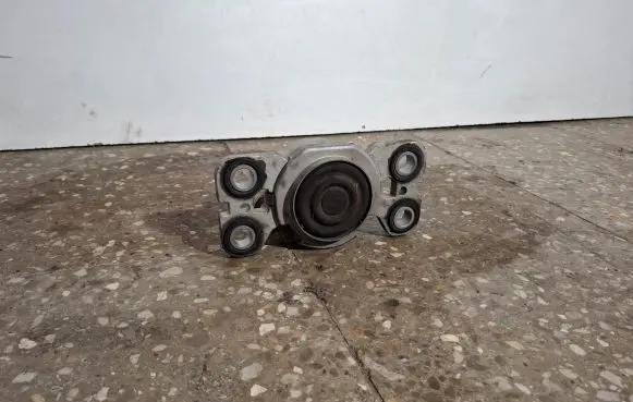 Volvo V60 Engine mount bracket 31316875