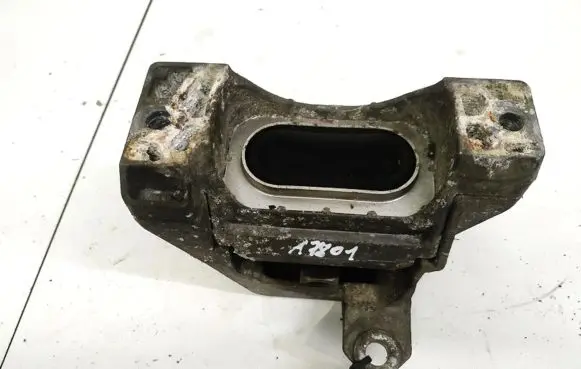 Opel Signum Engine mount bracket V04656
