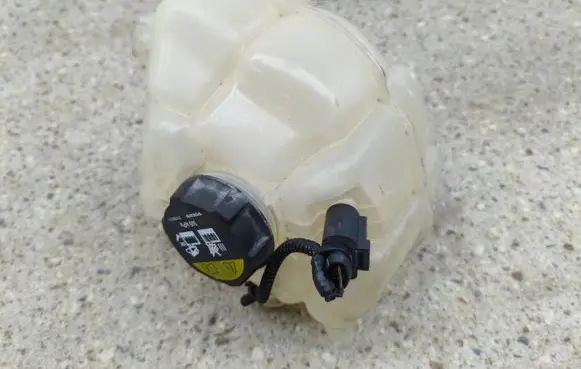 Volvo S60 Coolant expansion tank/reservoir 31465682