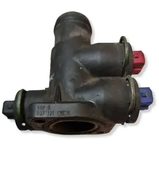 Volkswagen Golf II Engine coolant pipe/hose 037121133B