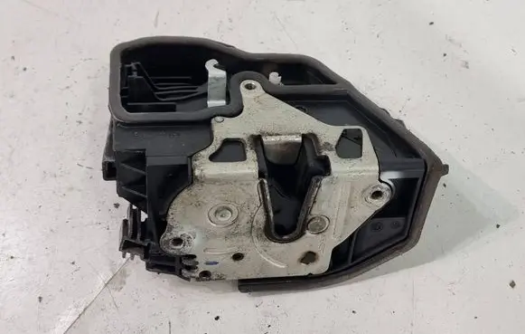 BMW 1 E81 E87 Front door lock 7202146