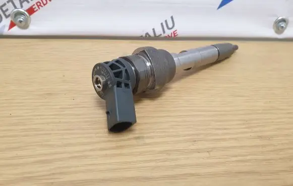 BMW 2 F22 F23 Fuel injector 8514146 0445110613