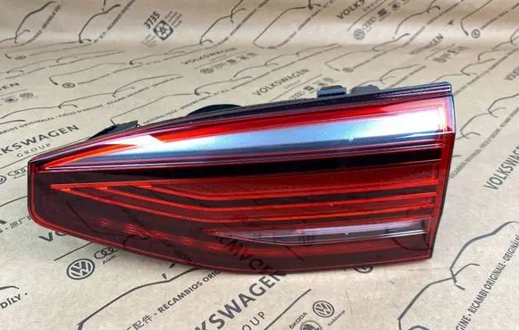 Volkswagen Transporter - Caravelle T7 Tailgate rear/tail lights 7T0945094