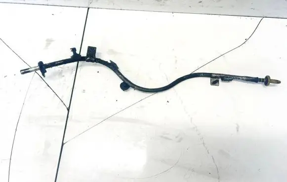 Volkswagen PASSAT B6 Oil level dip stick 