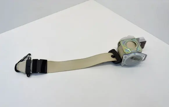 Volkswagen Touareg II Middle seatbelt (rear) 7P0857807
