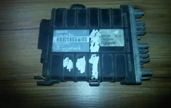 Volkswagen PASSAT B3 Engine control unit/module 0280000739 443907403g
