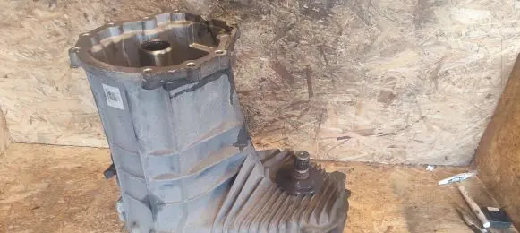 Gearbox transfer box case
