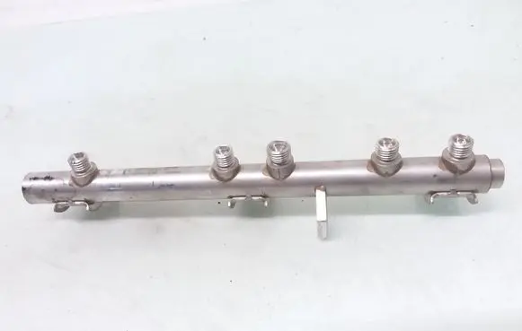 BMW 1 E81 E87 Fuel main line pipe 7562474