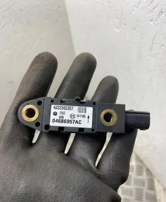 Chrysler Voyager Airbag deployment crash/impact sensor 04686957AC 4222302357 441185