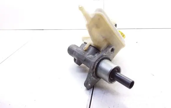 Volkswagen Golf III Master brake cylinder 03350882762