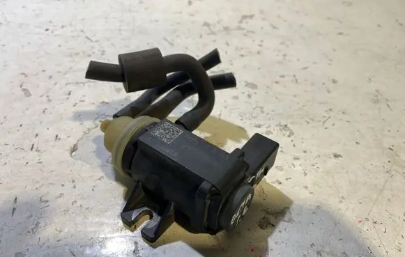 Skoda Octavia Mk2 (1Z) Turbo solenoid valve 1K0906627B