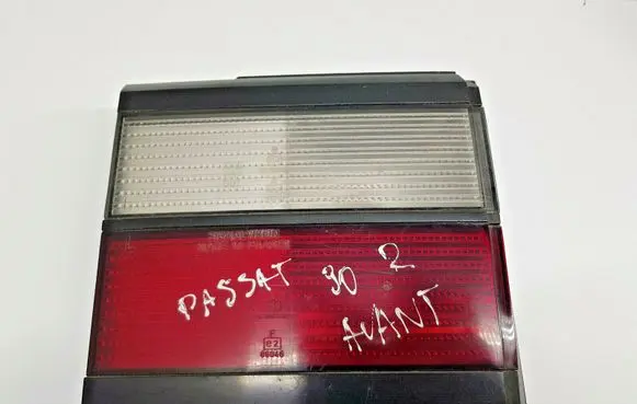 Volkswagen PASSAT B3 Tailgate rear/tail lights 333945107 nr2985