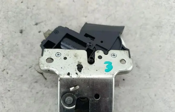 Audi A6 S6 C6 4F Tailgate lock latch 4F5827505D