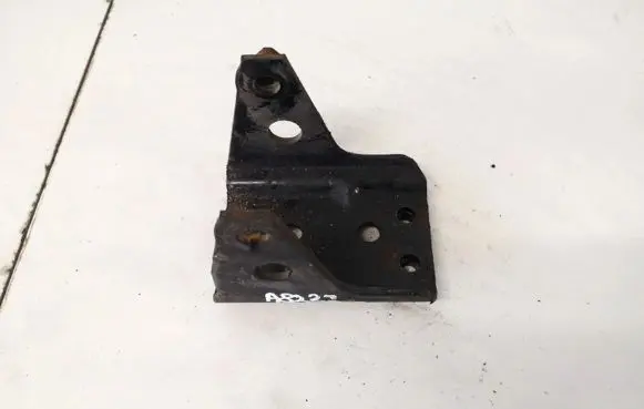 Nissan X-Trail T30 Engine mounting bracket