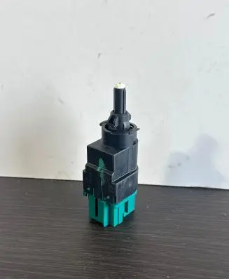Renault Trafic III (X82) Brake pedal sensor switch 253203383R