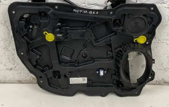 Chrysler Pacifica Front window lifting mechanism without motor 3041905 01040340 22SEP2017