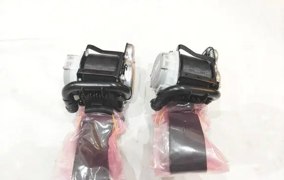 Skoda Octavia Mk3 (5E) Front seatbelt 5E0857701 5E0857702