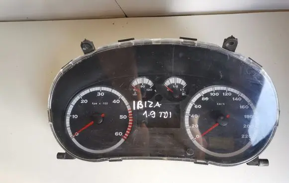 Seat Ibiza II (6k) Speedometer (instrument cluster) 6K0920850F