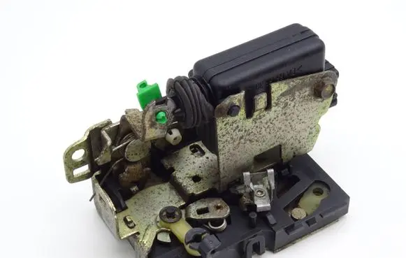 Iveco Daily 3rd gen Front door lock 