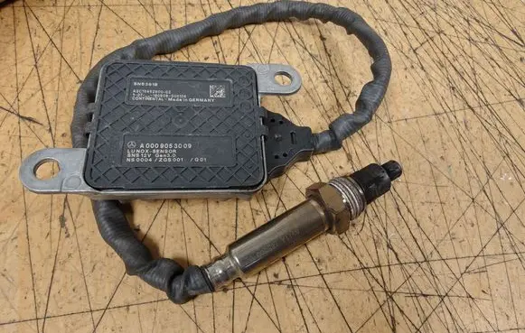 Mercedes-Benz S W222 Lambda probe sensor A0009053009