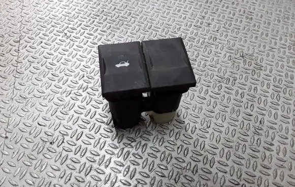 Ford Mondeo Mk III Tailgate opening switch 1S7T19B514AA