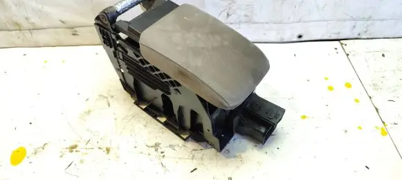 Volkswagen Jetta V Armrest 1K5864251B