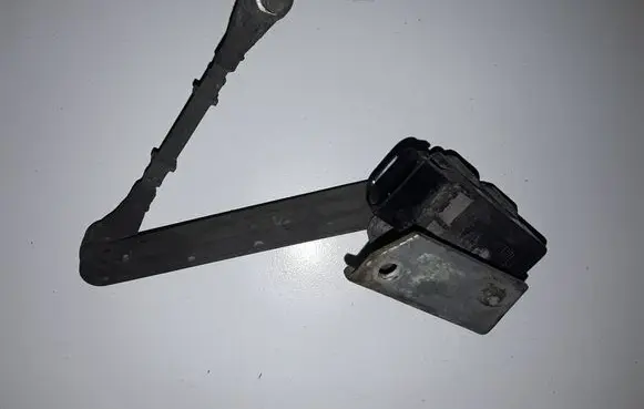 Land Rover Discovery 4 - LR4 Air suspension front height level sensor RQH500451